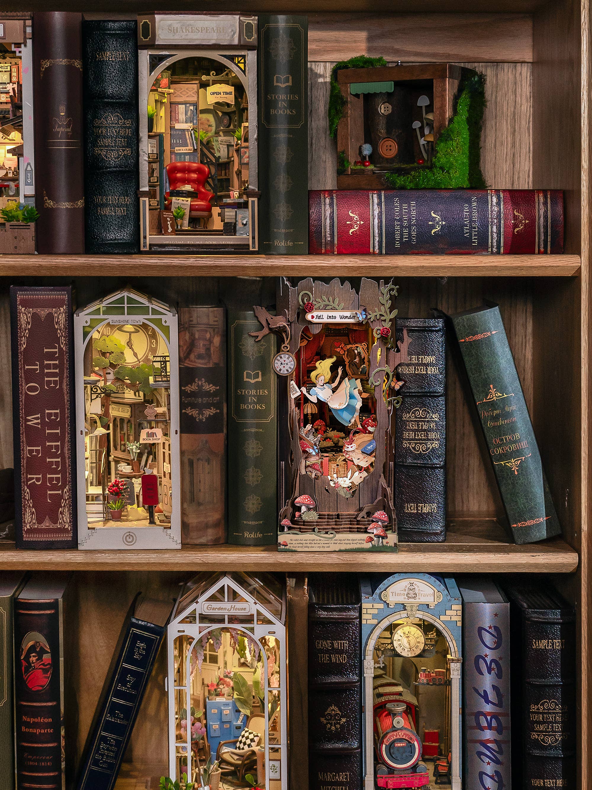 Alice in Wonderland Book Nook Kit