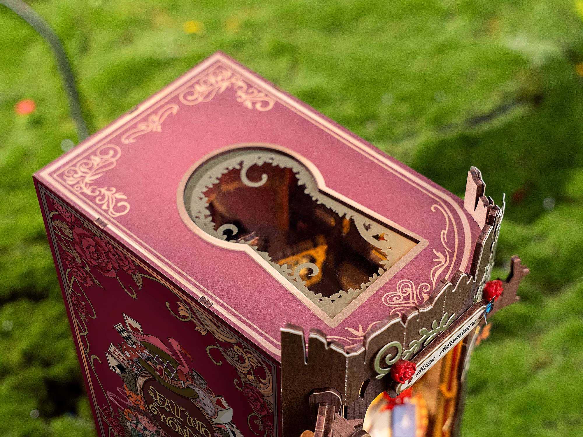 Alice in Wonderland Book Nook Kit